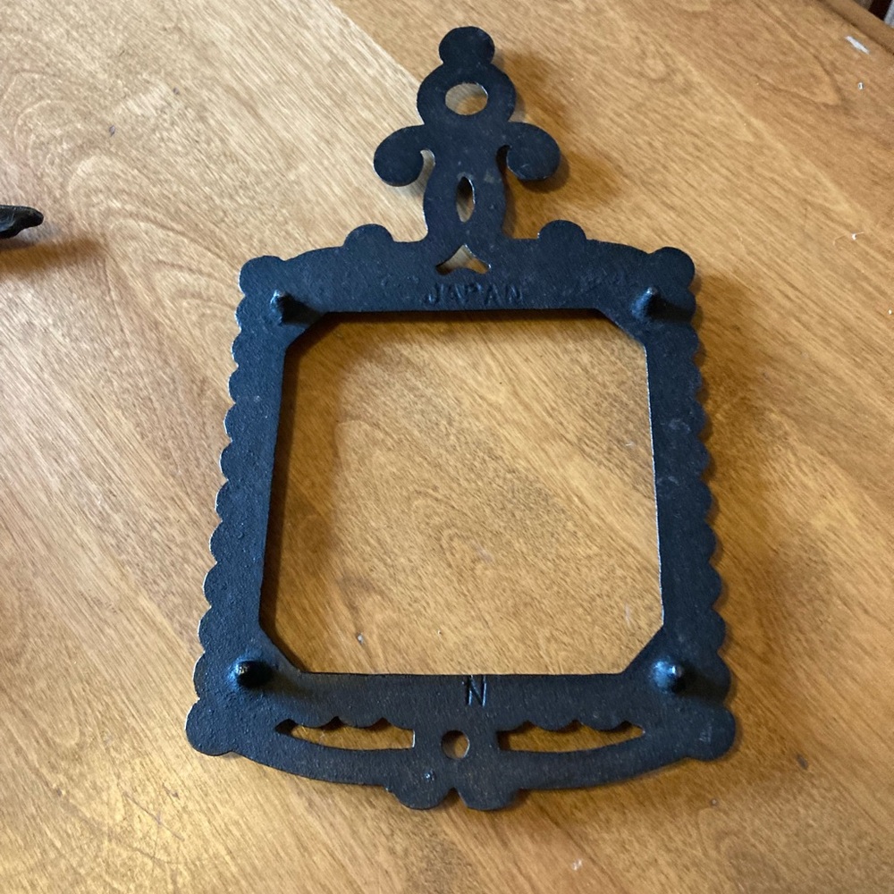 Cast iron trivets that are missing their tiles - Picture 3 of 7